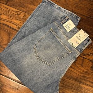 Zara Women's Light Blue Relaxed Jeans